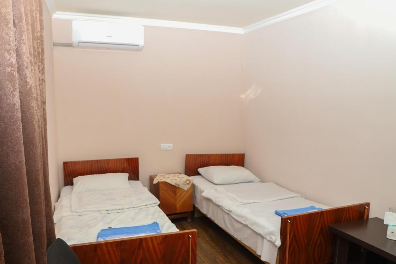 Naberejni Hotel Meghri Luaran gambar