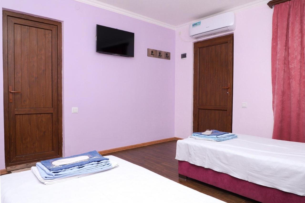 Naberejni Hotel Meghri Luaran gambar