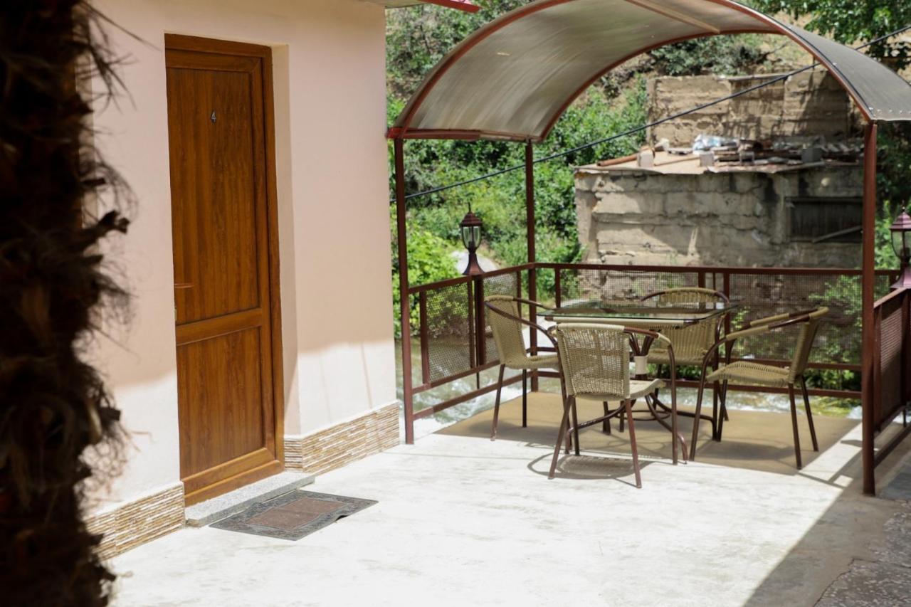 Naberejni Hotel Meghri Luaran gambar