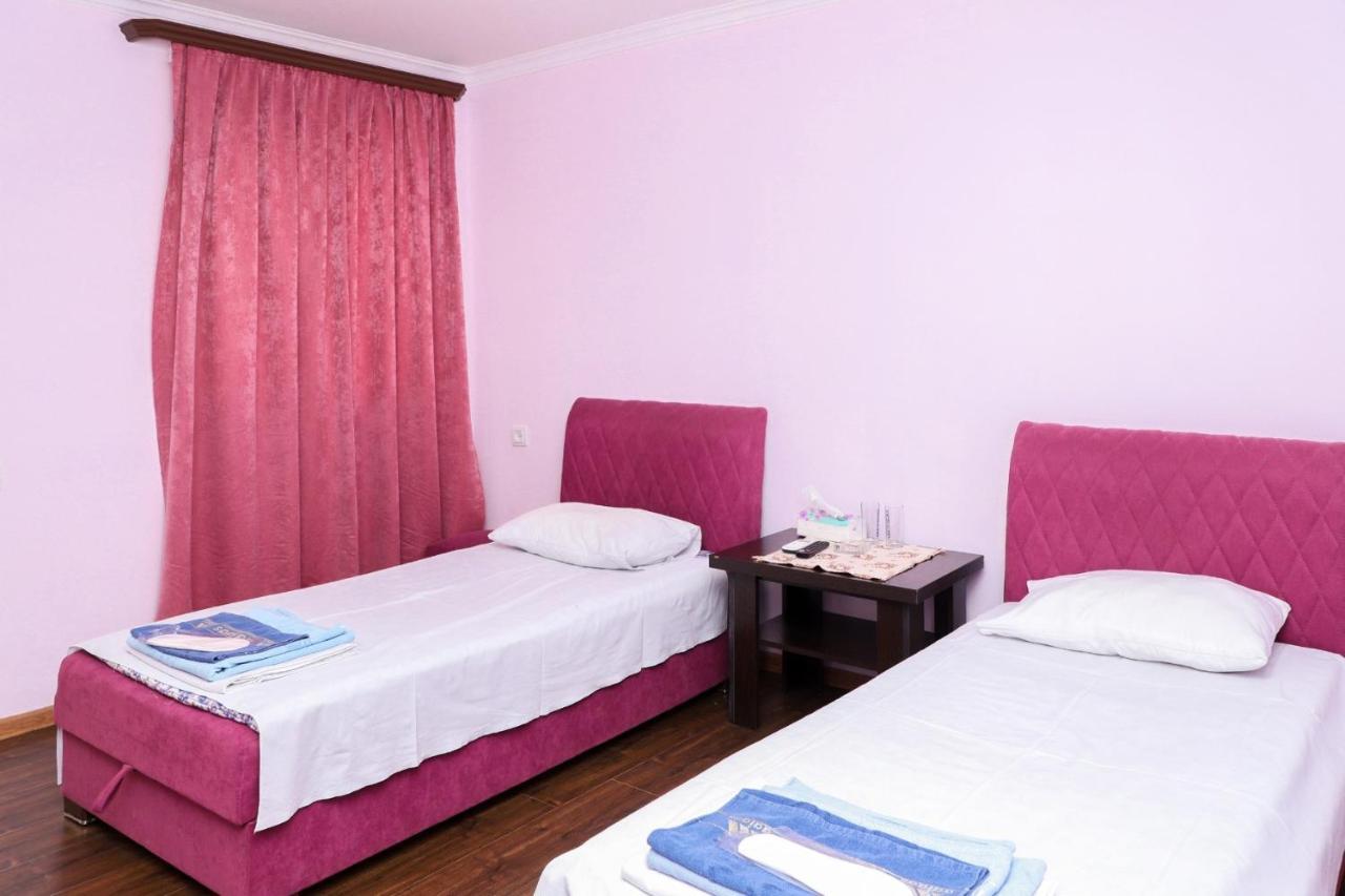 Naberejni Hotel Meghri Luaran gambar
